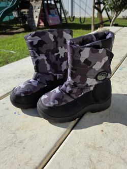 Boys Size 13 Snow Boots