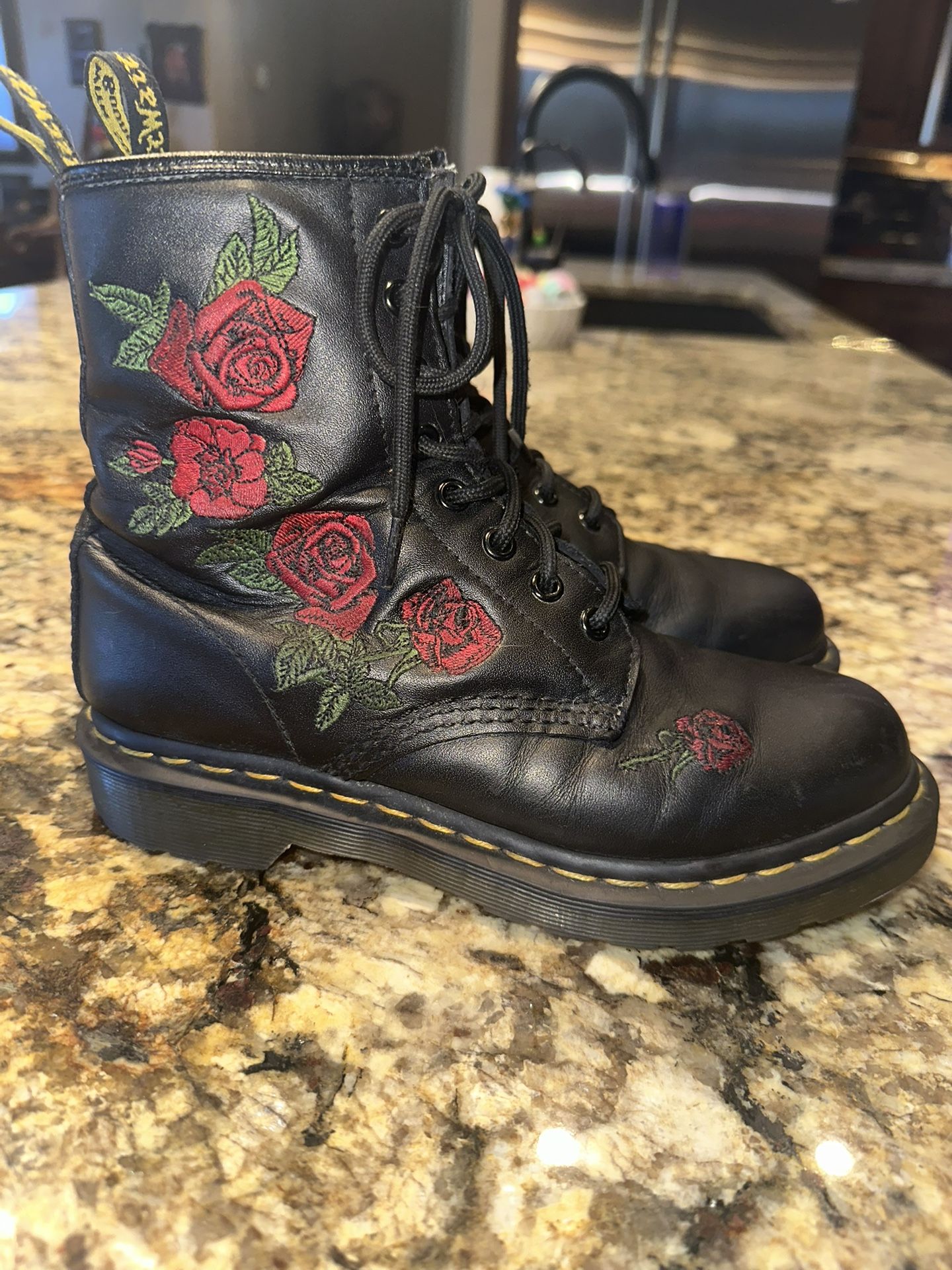 Womens LEATHER Dr. Martens 1460 Vonda Rose Boots Size 7 **Great Condition **