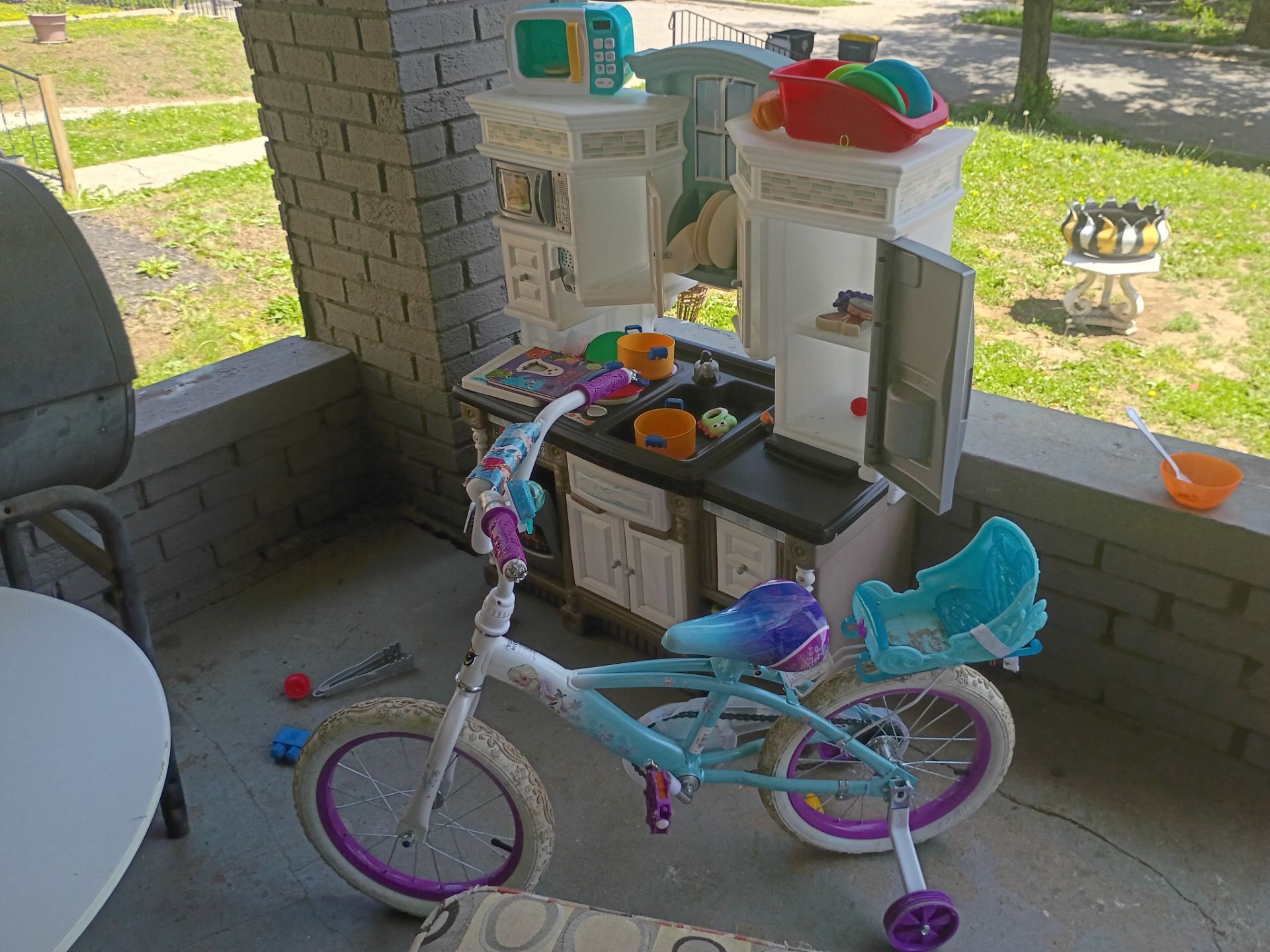 Toddler bike frozen