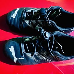 Puma Unisex-Child Attacanto Turf Training Soccer Cleats With Quick Tie Laces 