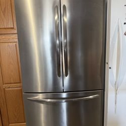 FRIGIDAIRE REFRIGERATOR 