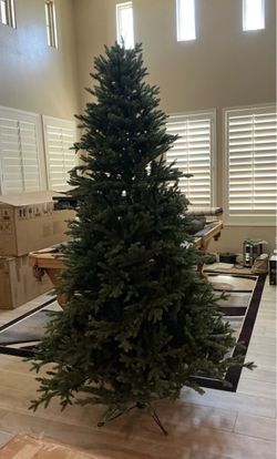 Pre-Lit Aspen EZ Connect 7.5ft Artificial Christmas Tree 1,850 Radiant Micro LED Lights Like New