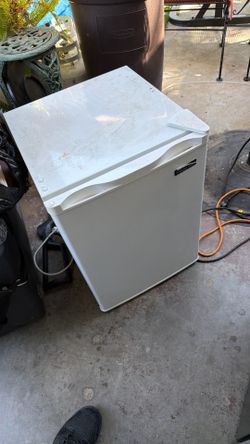 Mini fridge
