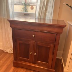 Pottery Barn Nightstand/bedside table solid wood