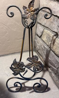 Decorative Wrought Iron Easel Stand