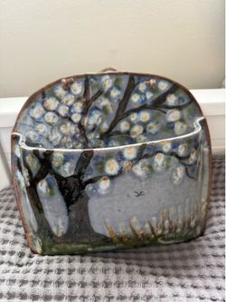 Ceramic wall pocket
