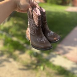 Kids boots