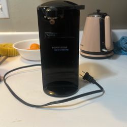 Electronic can opener