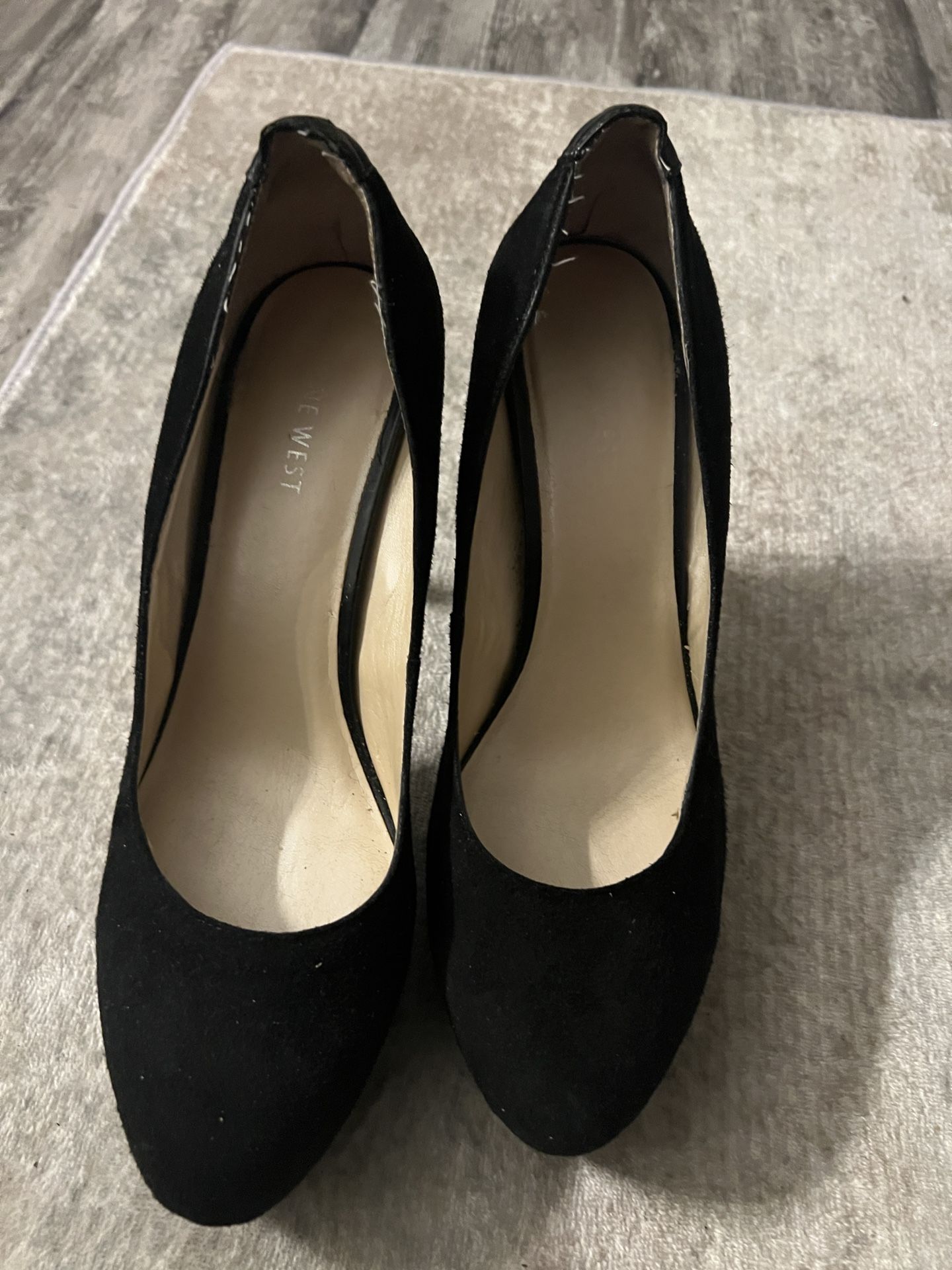 NineWest Platform Black Suede Pump 