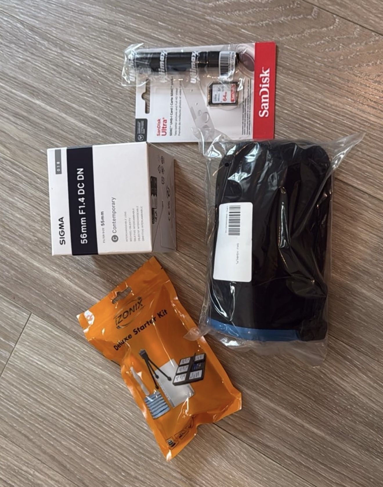 Sigma 56mm f/1.4 DC Combo