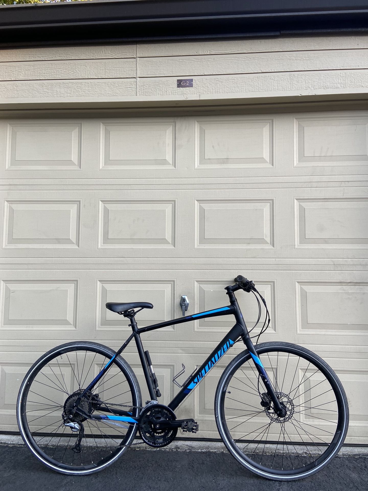 Specialized Sirrus Sport Disc Hybrid Men’s Bike – Large Frame – 700c – 27-Speed – Bicycle