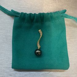 18kt Yellow Gold Black Tahitian Pearls With Diamonds 