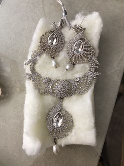 White beautiful silver American zircon with pearl necklace and Earring set