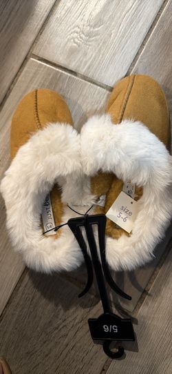Womens Fluffy Slippers Size 5/6,7/8 & 9/10 NEW
