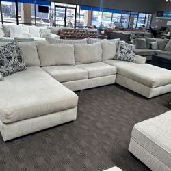 Large Double Chaise Sleeper Sectional! 
