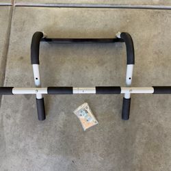 NEW Pull-up Bar Right Out Of Box And Put Together 