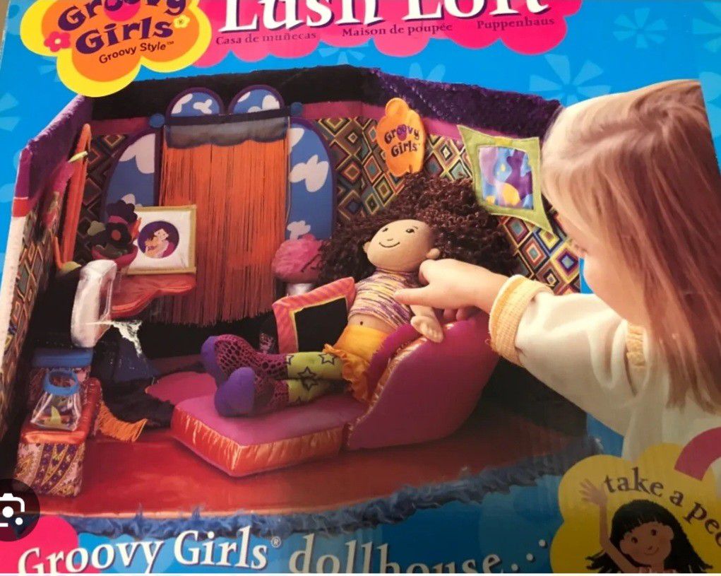 Vintage Groovy Girls Dolls Loft House