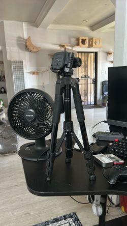 Camera tripod