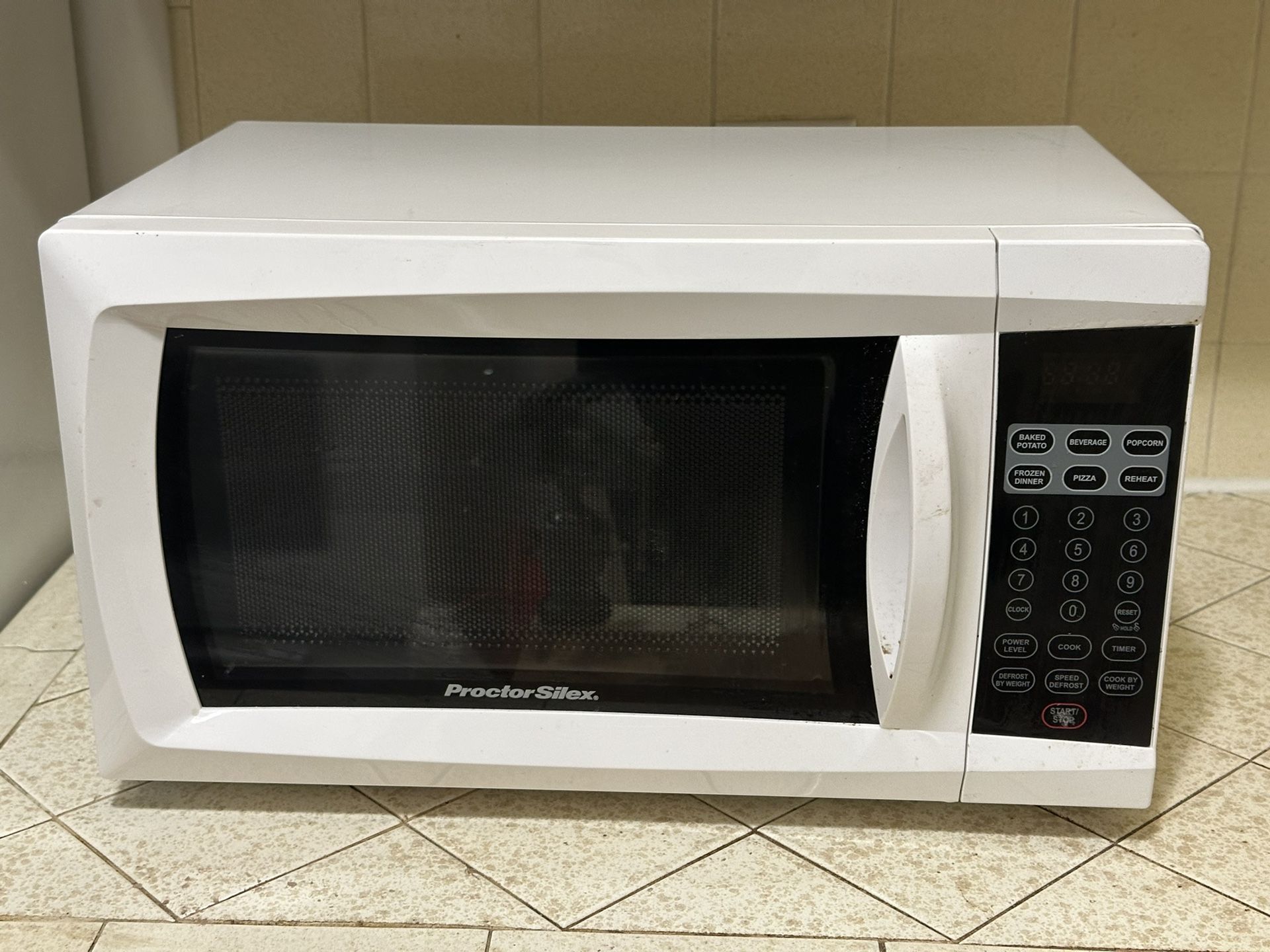 White Proctor Silex Microwave ( Pick Up In Atwater Village)