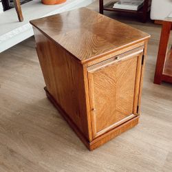 Beautiful Lane End Table ✨