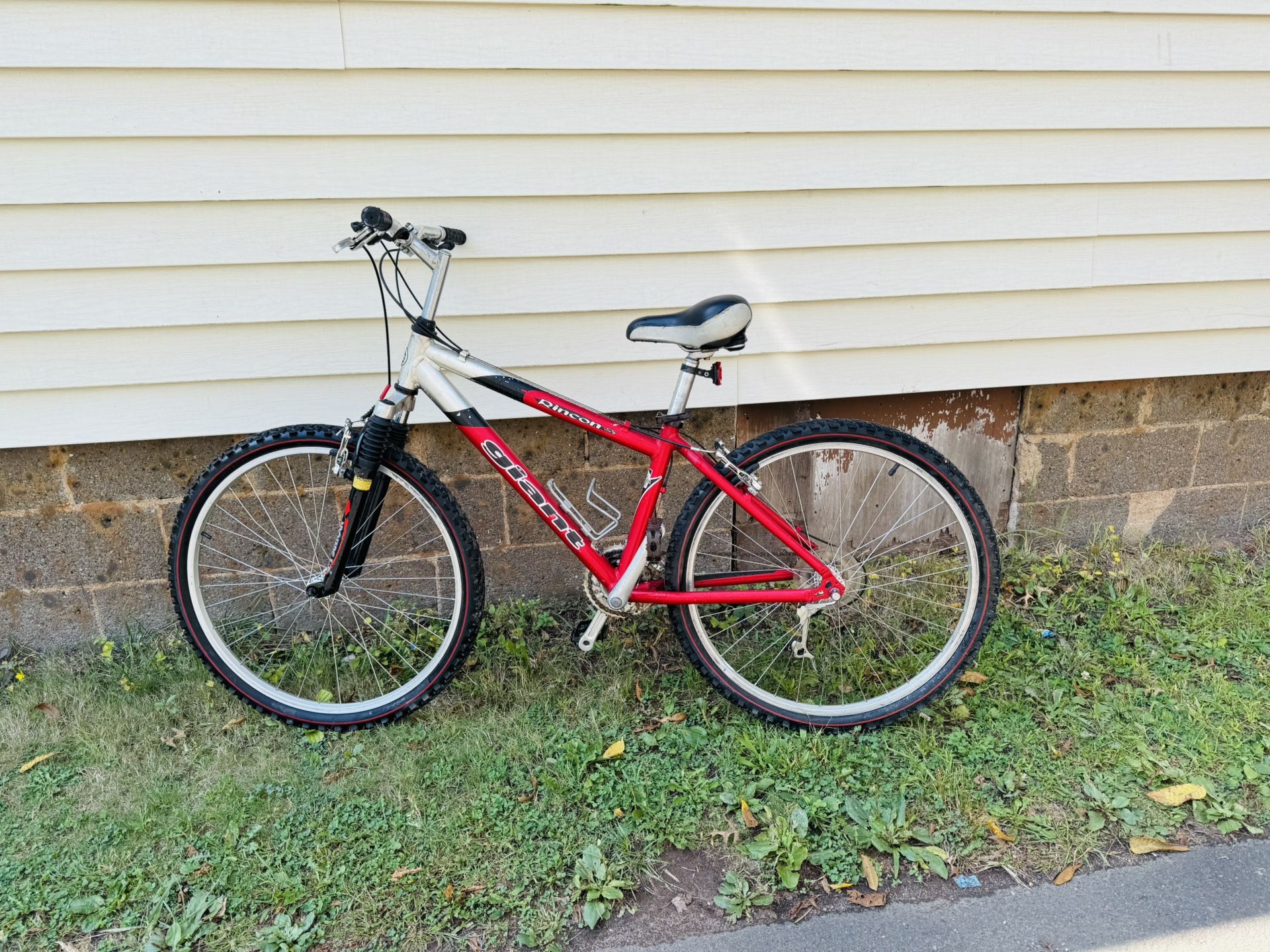 Giant Rincon Mountain Bike – $150