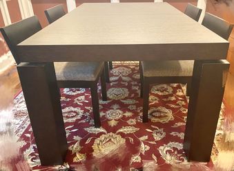 Kasala dining table with matching chairs  (espresso) Very Good Condition