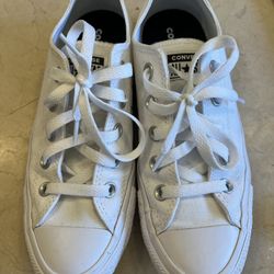 Women’s converse chucks size 6