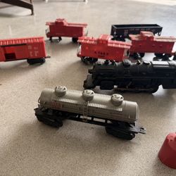 Lot Of Vintage Lionel Electric Model Train Cars And Track