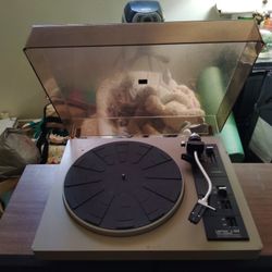 Vintage Lenco L133 Turntable And Two JVC Speakers 