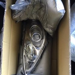2005 Lexus ES 330 driver side headlight brand new never been used bulbs and sockets included Priced Below Market