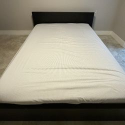 Queen Bed Set Frame Mattress Nightstand Dark Wood OBO