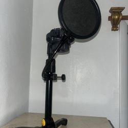 Hercules Mic Stand + Pop Filter (Great for Recording)