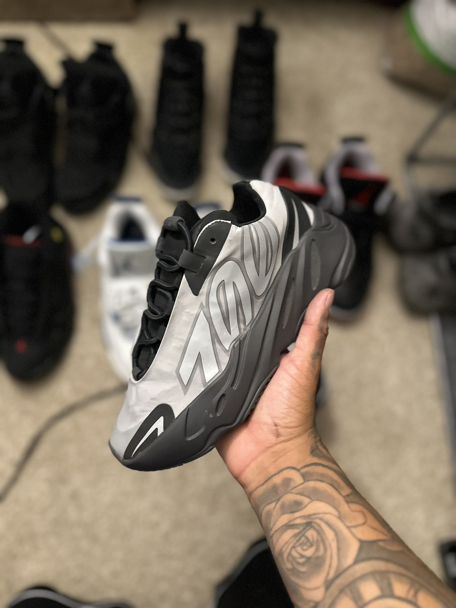 Yeezy Boost 700 MNVN Geode (size
