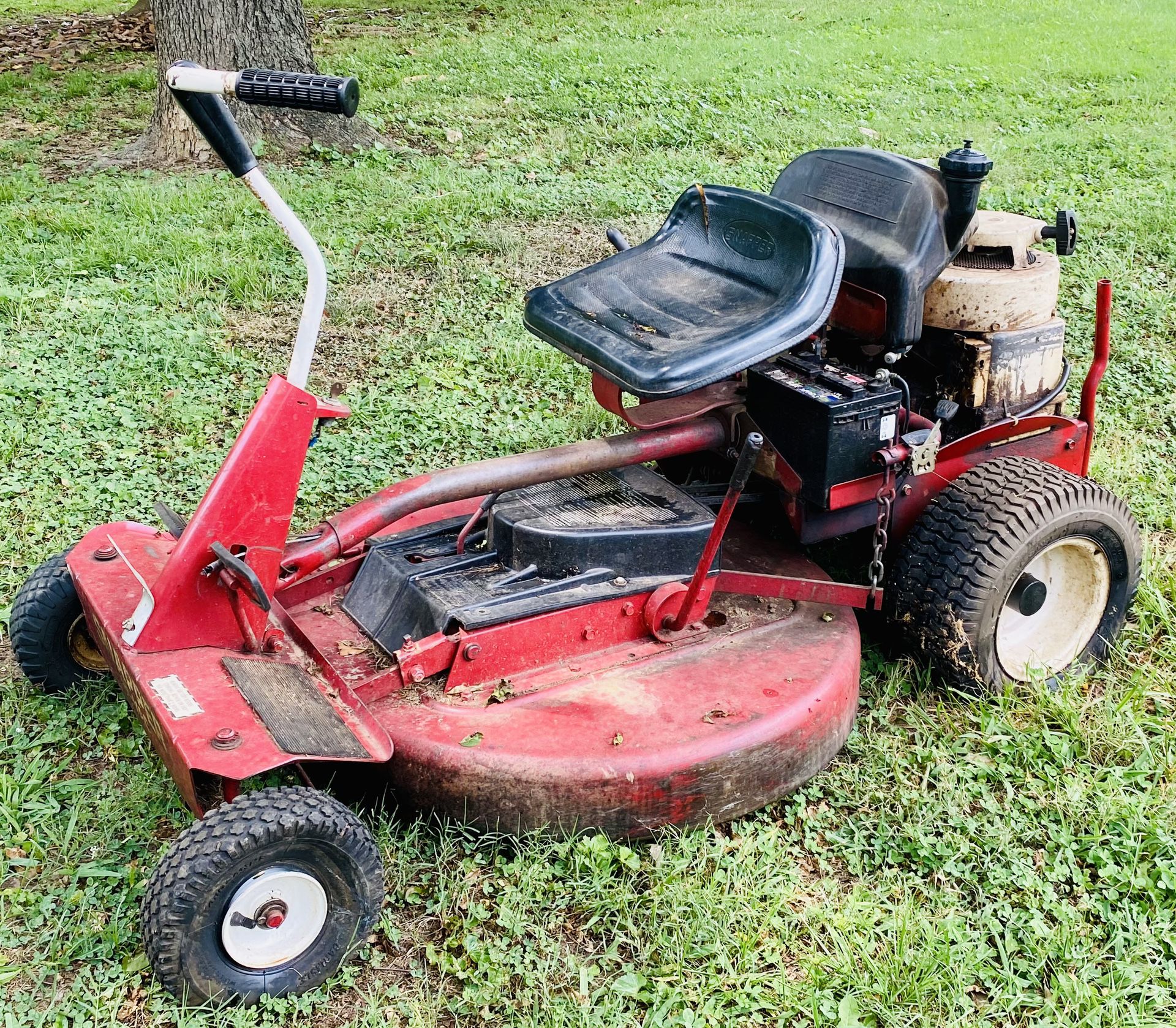 Snapper Riding Mower (For Parts Or Repair) 