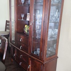 China Cabinet And Table 