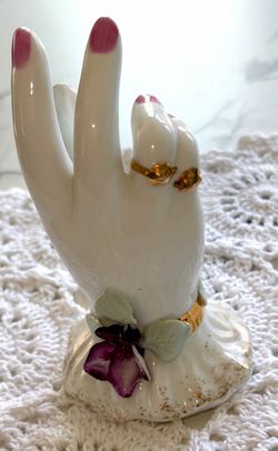 Lefton China lady's hand figurine (#125). Hand painted 1950’s-Vintage!