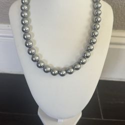 New Beautiful Pearl Necklace Retail Value $89 + Tax 