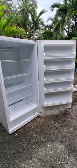 FRIGIDAIRE UPRIGHT FREEZER 16.7 CU