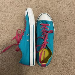 Blue Low Top Converse With Pink Laces