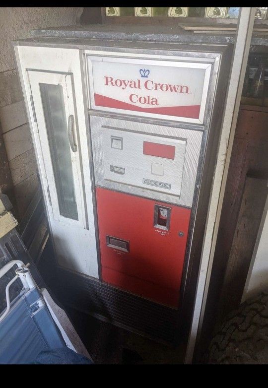 Vintage Royal Crown Soda Machine With Glass Bottles