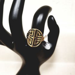 Beautiful stackabel Anthropologi Gold Ring
