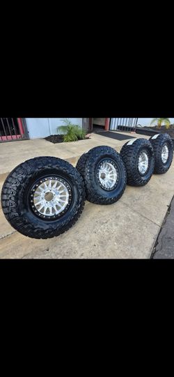 17" KMC KM445 BEADLOCKS w/ 35x12.50R17 RT Pro tires