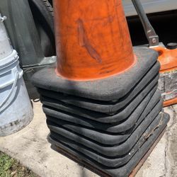 Conos para trabajo/ Trafic cones.
