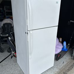 Refrigerator / Freezer from Whirlpool - Works Great
