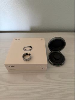 Oura 4 Ring (Size 8) with Charging Case