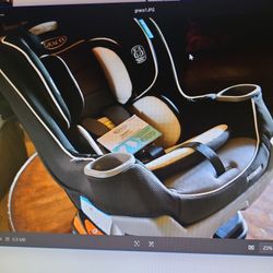 NEW!  Graco Extend2Fit Car Seat