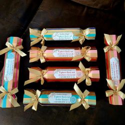 BODYCOLOGY HOLIDAY BATH BOMBS GIFTS