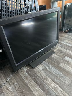 Vizio 32 inch flatscreen colored television