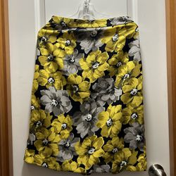 Women’s Skirt, size 2, who what wear, 100% polyester, yellow, gray, black