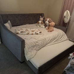 Chloe Full Gray Upholstered Daybed with Twin Trundle 